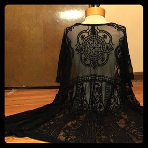 Agnes and Dora black lace duster size s/m